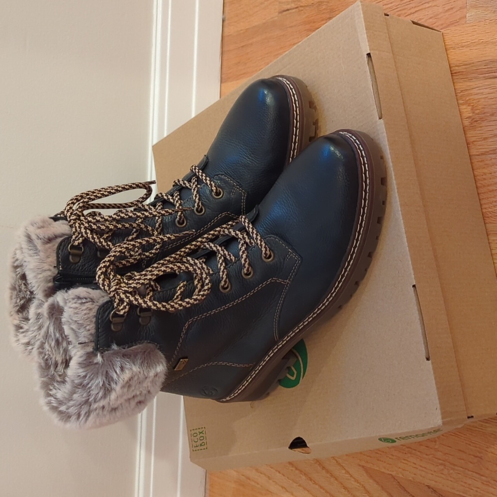 Women's remonte boots